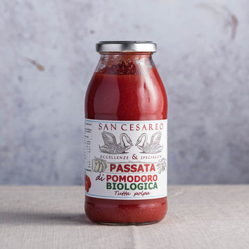 A jar of san cesareo passata di pomodoro.